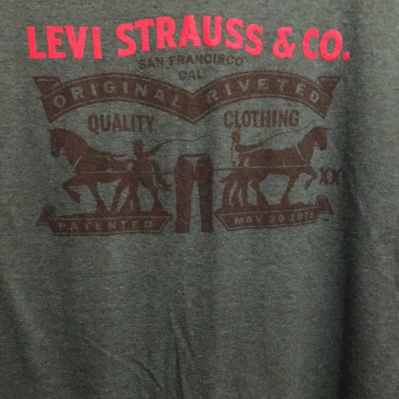Authentic Levi’s tshirt - Picture 2 of 2